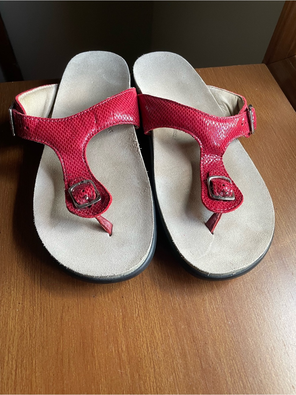 SAS Sanibel Size 7.5 Red Leather Post Toe Sandals